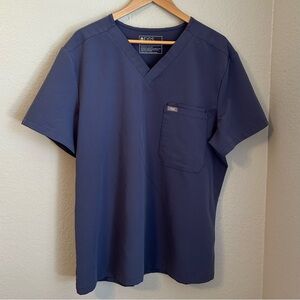 Figs Men’s Leon Three-Pocket V-Neck Classic Fit Scrub Top in Blue, Size X-Large